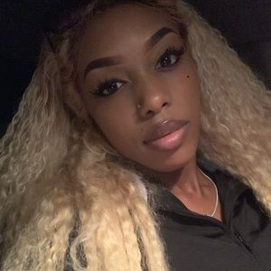 Meet your Posher, Alexis